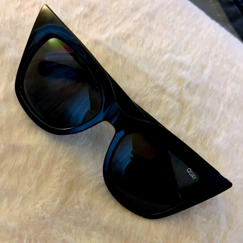 Quay “Harper” sunglasses